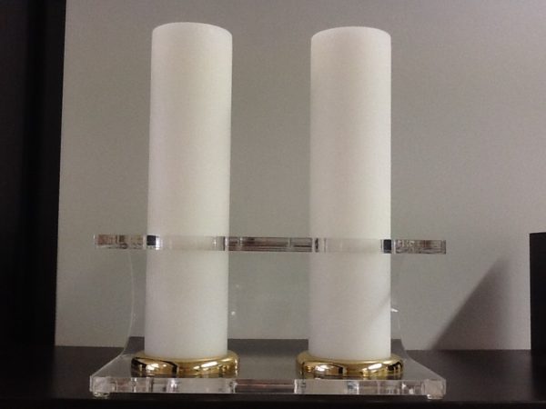 Candeliere in plexiglas completo di finte candele a cera liquida misura cm.24x15x11 h. Candele h.cm.25 diametro cm.6