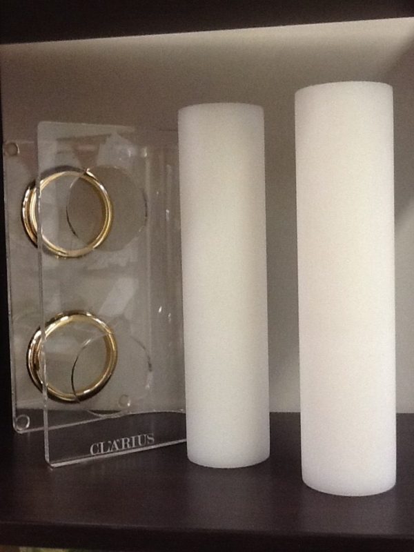 Candeliere in plexiglas completo di finte candele a cera liquida misura cm.24x15x11 h. Candele h.cm.25 diametro cm.6