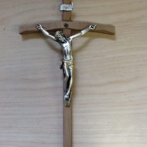 Croce in legno con corpo Cristo bagnato argento cm.15x27h.