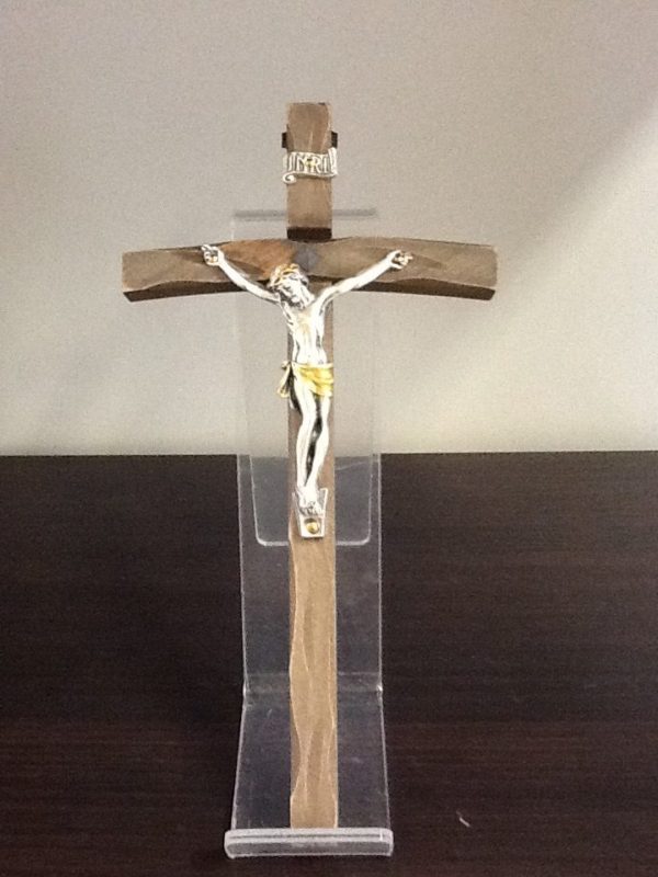 Croce in legno con corpo Cristo in metallo bagnato argento cm.9.5x18