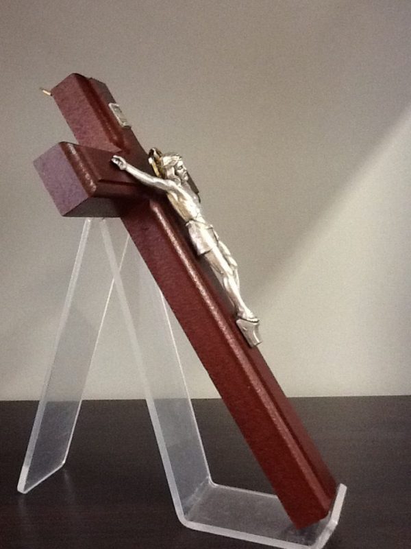Croce in legno con corpo Cristo in metallo cm.12.5x22h.