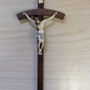 Croce in legno con corpo Cristo in resina cm.10x23h.