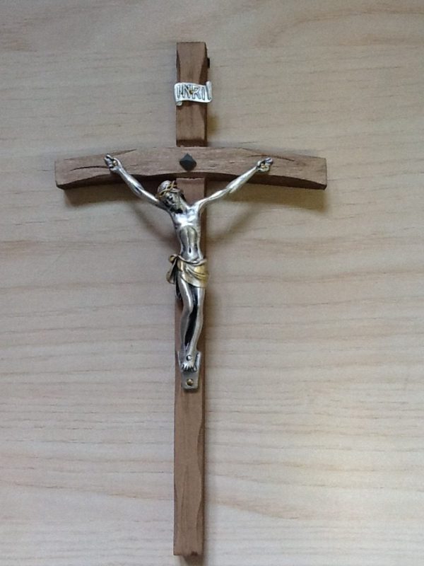 Croce in legno con corpo di Cristo bagnato in argento cm.12x22h.