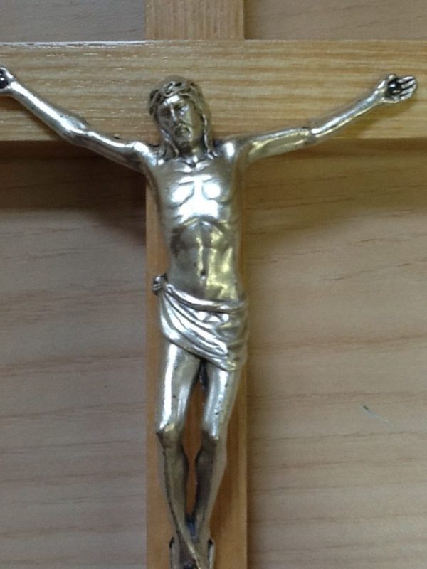 Croce in legno con corpo di Cristo in metallo cm.11x20h.