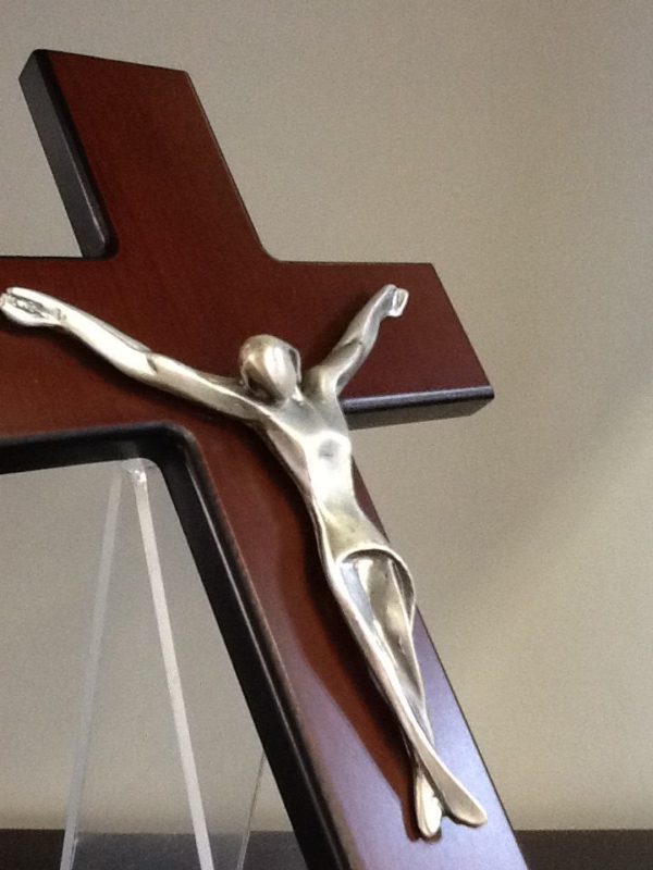 Croce in mogano con corpo Cristo bagnato in argento cm.11x23h.