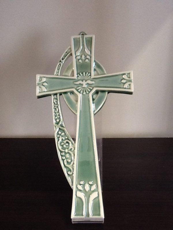 Croce in porcellana colore verde cm.13.5x25.5h.