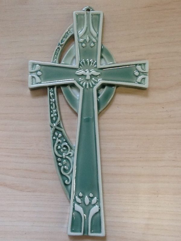 Croce in porcellana colore verde cm.13.5x25.5h.