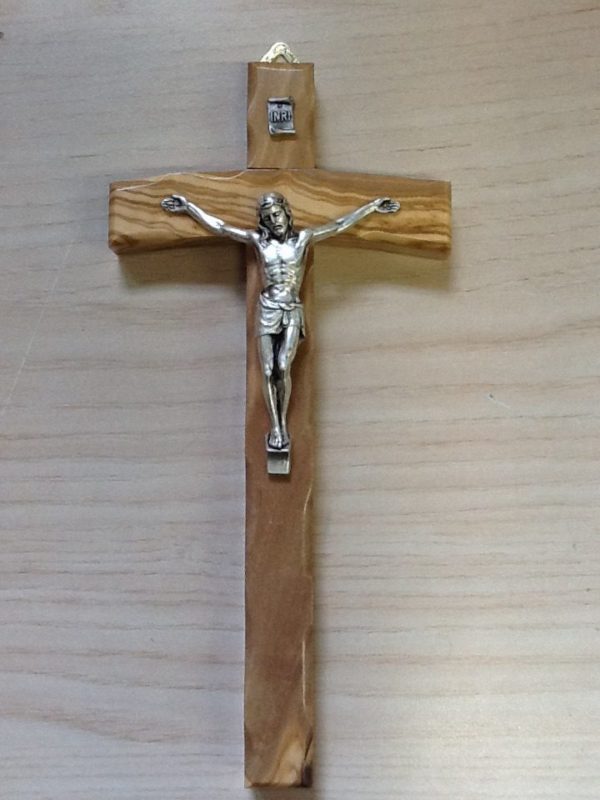 croce in Ulivo con corpo Cristo in metallo argentato cm.9.5x20h.