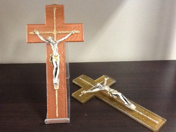 Croce in vetro colore rame con corpo Cristo in ferro cm.10x20