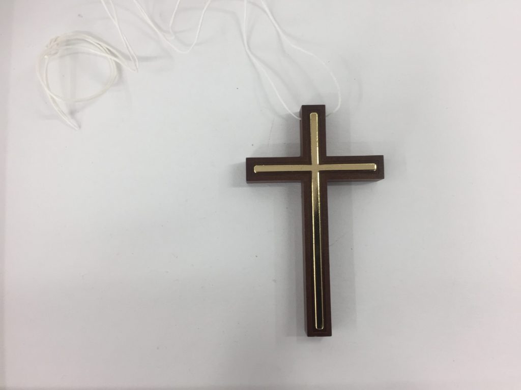 crocetta prima comunione in legno scuro 10x6cm. con profilo in oro