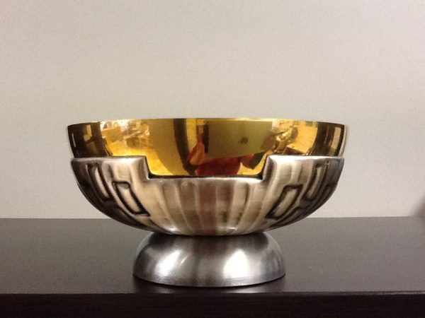 Pisside patena realizzato in metallo dorato/argentato con decorazione alla base h.cm.6.5 diametro cm.12