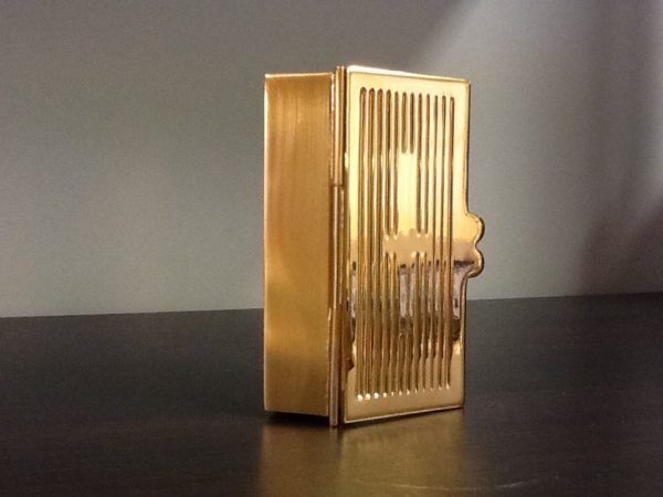 Scatola porta chiavi tabernacolo realizzato in metallo dorato cm.9x4 h.2.5