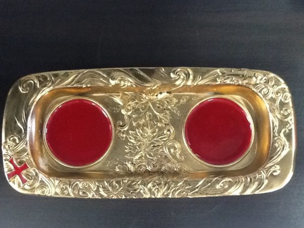 Servizio ampolle magnetiche realizzato con vassoio fusione peltro dorato decorato h.cm.14 diametro cm.18x9