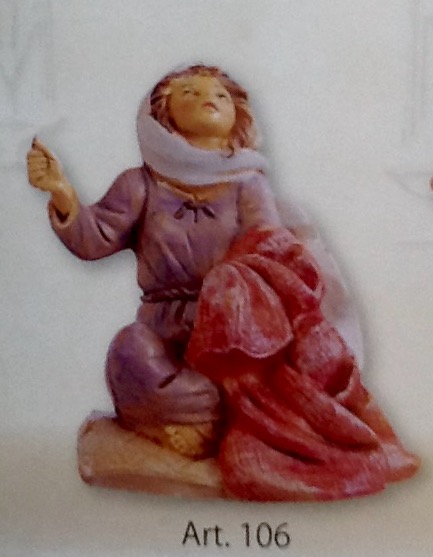 Statuina "donna che cuce",realizzata in resina,colorata e rifinita a mano per presepe da 12 cm.