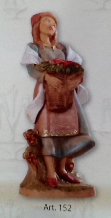 Statuina donna con cesto di fiori realizzato in resina colorata e rifinita a mano per presepe da cm 12