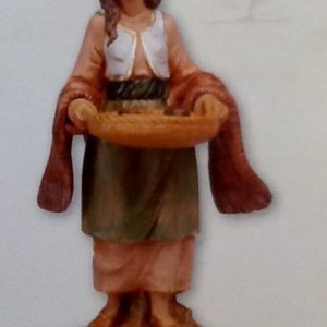 Statuina,donna con cesta,realizzato in resina colorata e rifinita a mano per presepe da cm 12