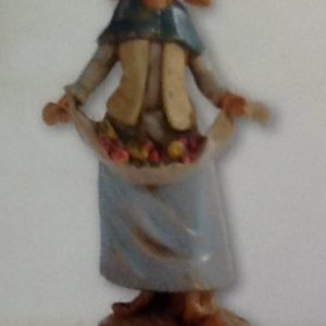 Statuina"pastorello con frutta" realizzato in resina colorata e rifinita a mano per presepe da cm .12