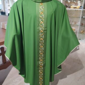 Casula verde 100% pura lana, ricamo con fili oro/ argento, swarovski inseriti a laser, leggerissima