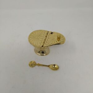 Navetta dorata lavorata con cucchiaino, h 7x11 cm