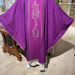 Casula rigata lana e seta, ricamo croce tau con ulivo nei 4 colori.